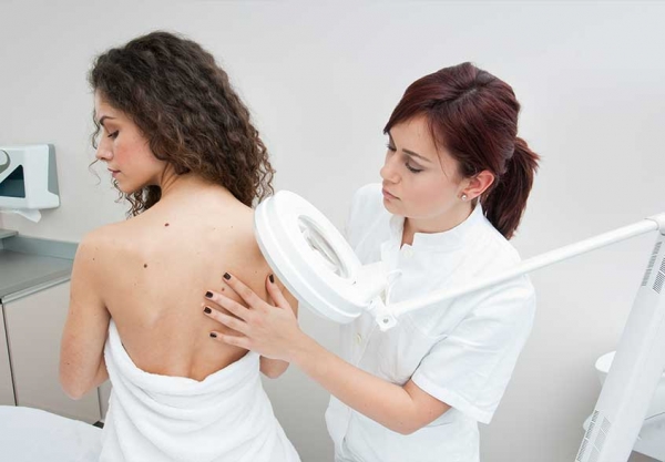 Melanoma, la prevenzione è possibile